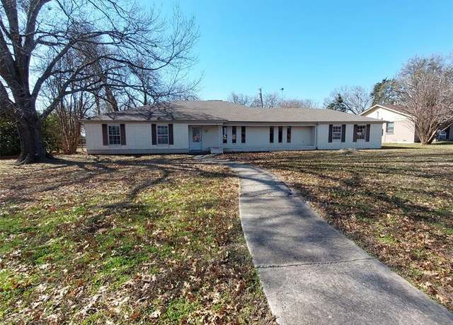 Property at 7 Post Oak Trl, Greenville, TX 75402, 4 beds, 2.5 baths