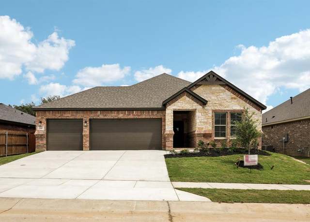 Property at 210 Navajo Trl, Alvarado, TX 76009, 3 beds, 2 baths