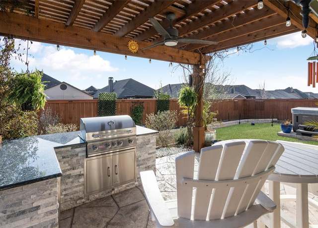 Property at 932 Gray Wash Dr, Saginaw, TX 76179, 4 beds, 2 baths