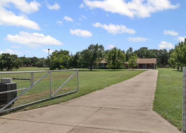 Property at 8800 County Road 530, Mansfield, TX 76063, 3 beds, 2 baths
