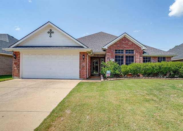 Property at 725 Snapper Dr, Burleson, TX 76028, 3 beds, 2 baths