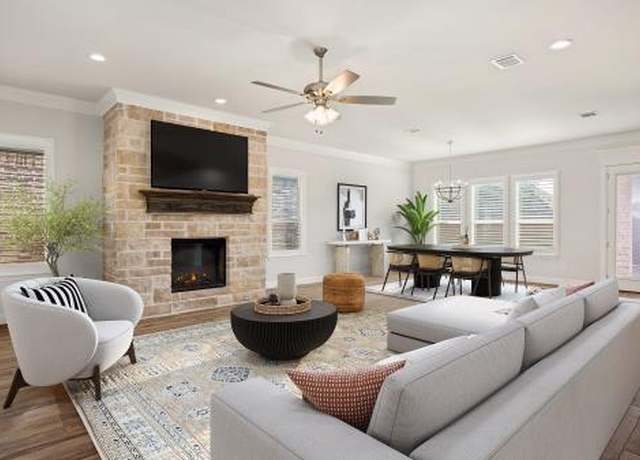 Property at 1476 Highland Park Cir, Granbury, TX 76048, 3 beds, 2 baths