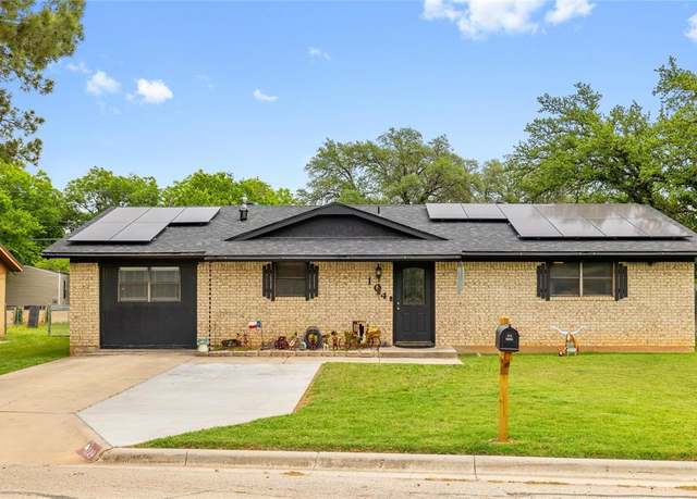 Property at 104 Bowie Cir, Brownwood, TX 76801, 3 beds, 1 bath
