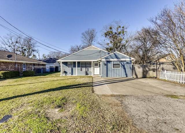Property at 704 S Jackson St, Kaufman, TX 75142, 3 beds, 2 baths