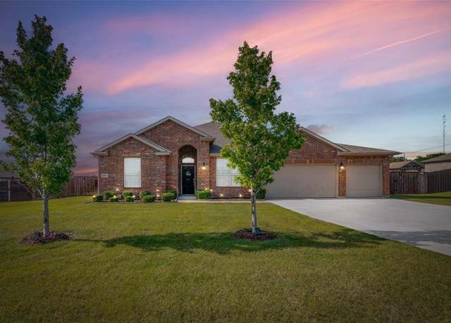 Property at 304 Amber Ln, Nevada, TX 75173, 5 beds, 3 baths