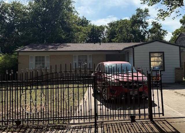Property at 3413 Utah Ave, Dallas, TX 75216, 4 beds, 2 baths