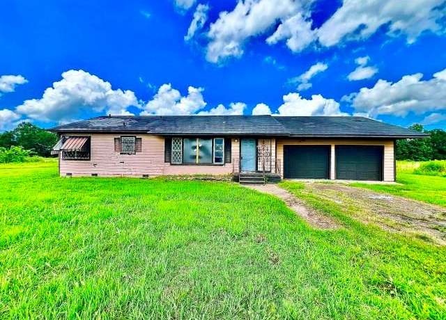 Property at 8515 N State Line Ave, Texarkana, TX 75503, 3 beds, 2 baths