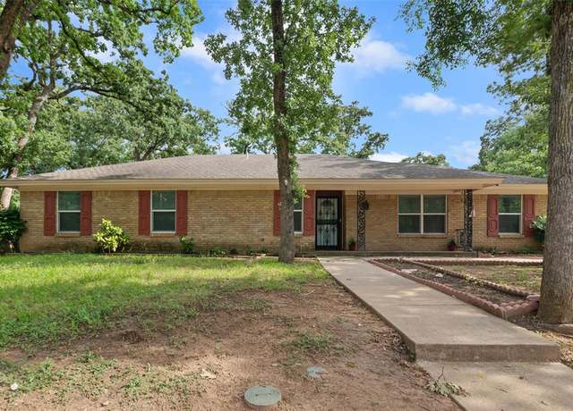 Property at 205 W Ash Ln, Euless, TX 76039, 3 beds, 2.5 baths