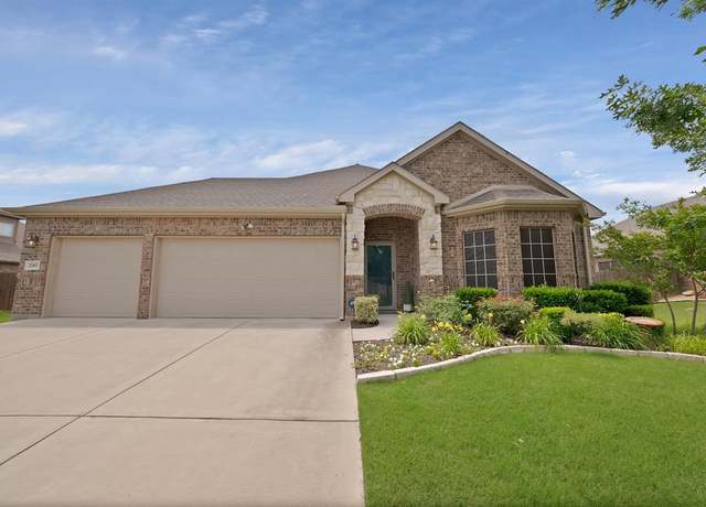 Property at 2202 Louis Trl, Weatherford, TX 76087, 3 beds, 2.5 baths