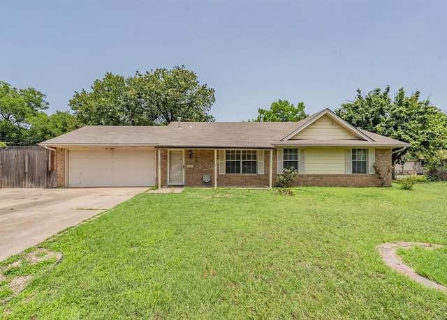 Property at 300 Sunset Dr, Euless, TX 76040, 3 beds, 2.5 baths