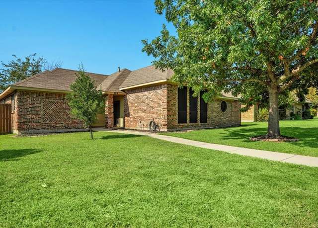 Property at 404 W Jefferson St, Wylie, TX 75098, 3 beds, 2 baths