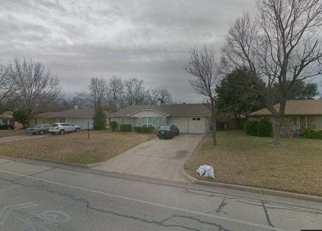 Property at 341 Summercrest Blvd, Burleson, TX 76028, 3 beds, 2 baths