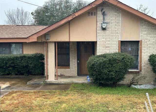 Property at 402 Dixon St, Terrell, TX 75160, 2 beds, 1 bath