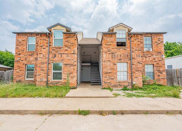 Property at 104 N Heights Dr, Crowley, TX 76036, 8 beds, 4 baths