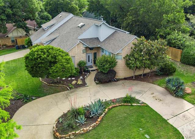 Property at 844 Woodridge Dr, Fort Worth, TX 76120, 2 beds, 2 baths
