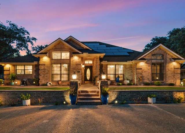 Property at 1301 Alford Dr, Hillsboro, TX 76645, 3 beds, 2.5 baths
