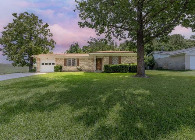 Property at 1608 Nichols St, Ennis, TX 75119, 2 beds, 2 baths