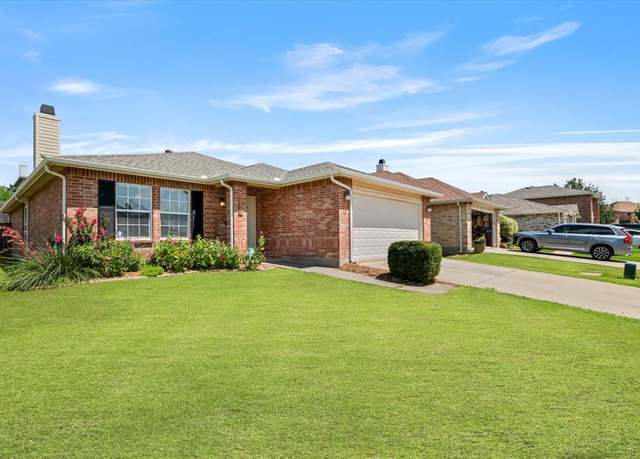 Property at 6301 English Saddle Ln, Denton, TX 76210, 3 beds, 2 baths