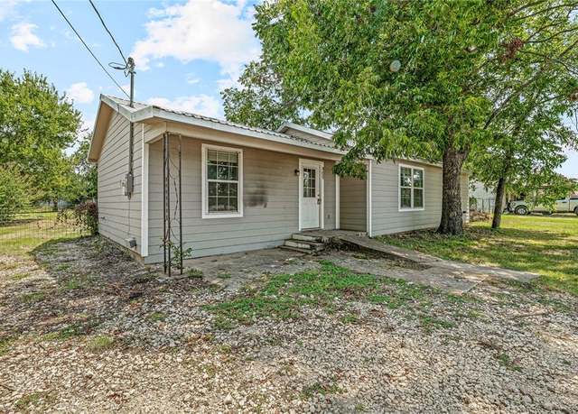 Property at 409 Morgan Mill Rd, Stephenville, TX 76401, 4 beds, 2 baths