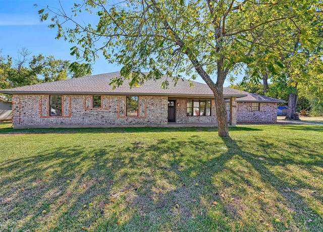 Property at 608 North Ave, Whitesboro, TX 76273, 4 beds, 3 baths