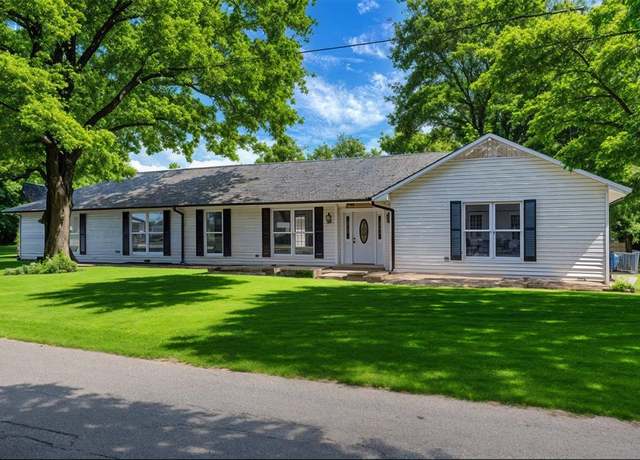 Property at 104 W Brandon St, Edgewood, TX 75117, 4 beds, 2 baths