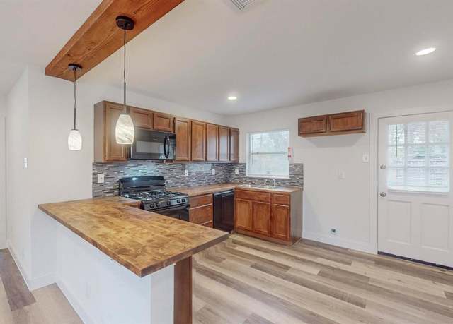 Property at 11613 Lippitt Ave, Dallas, TX 75218, 3 beds, 1 bath