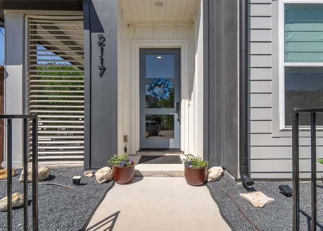 Property at 2117 River East Ln, Fort Worth, TX 76111, 3 beds, 2.5 baths