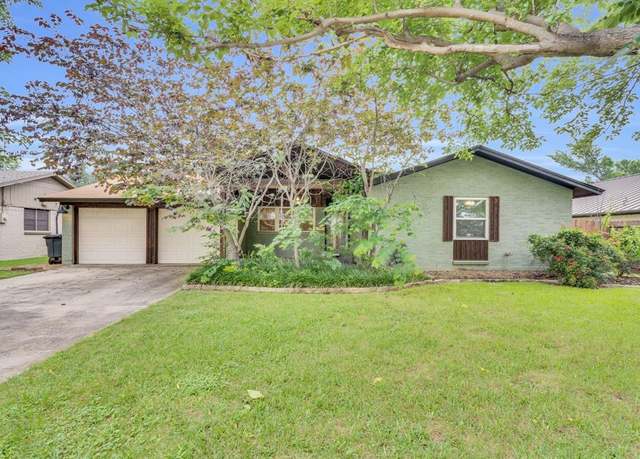Property at 804 Livingston Dr, Hurst, TX 76053, 3 beds, 2 baths