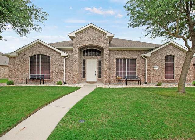 Property at 1212 Live Oak St, Royse City, TX 75189, 3 beds, 2 baths