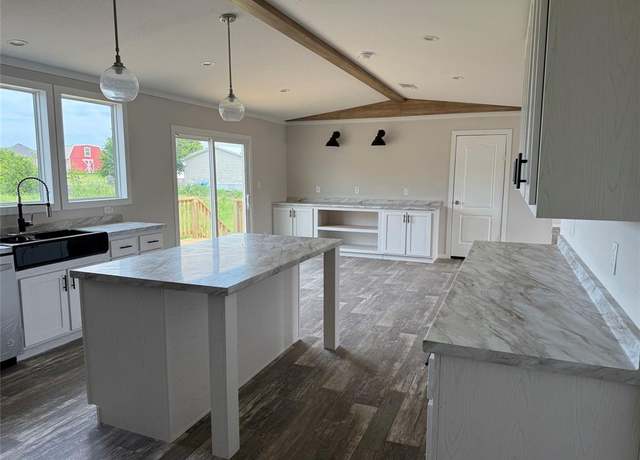 Property at 163 Red Fox Ct, Weatherford, TX 76088, 4 beds, 2 baths