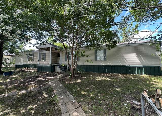 Property at 1204 Traders Rd, Greenville, TX 75402, 3 beds, 2 baths