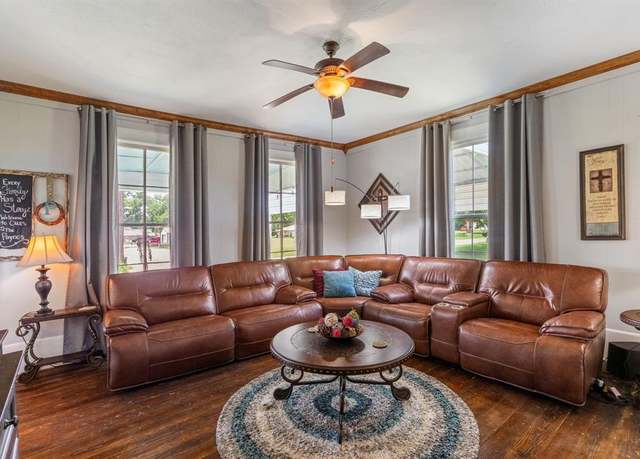 Property at 200 Ravine St, Emory, TX 75440, 4 beds, 2.5 baths