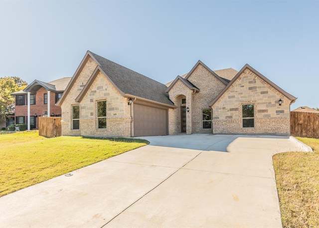 Property at 609 Keel Way, Azle, TX 76020, 4 beds, 2.5 baths