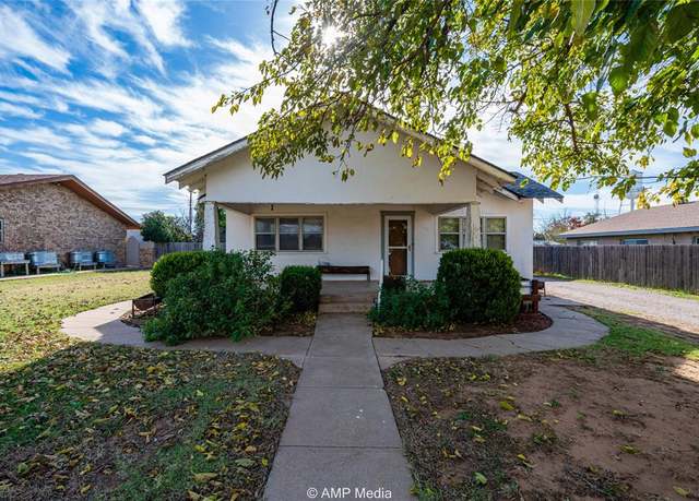 Property at 506 E Beauregard St, Rotan, TX 79546, 4 beds, 2 baths
