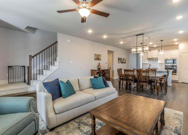 Property at 4912 Monte Verde Dr, Fort Worth, TX 76244, 4 beds, 2.5 baths
