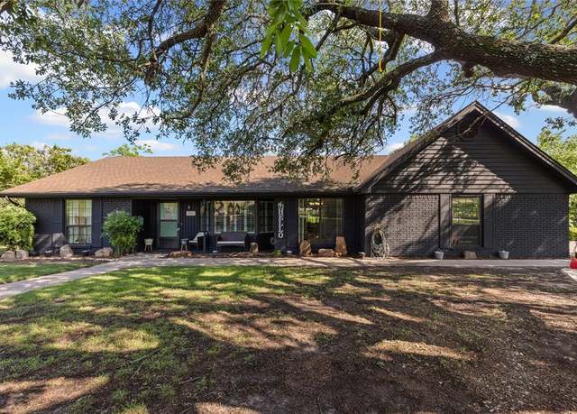 Property at 1105 Charles St, Weatherford, TX 76086, 4 beds, 3 baths