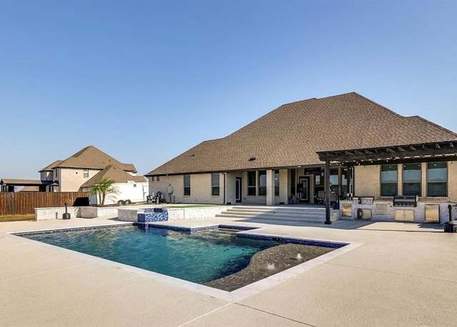 Property at 1680 Salado Trl, Waxahachie, TX 75165, 4 beds, 3 baths