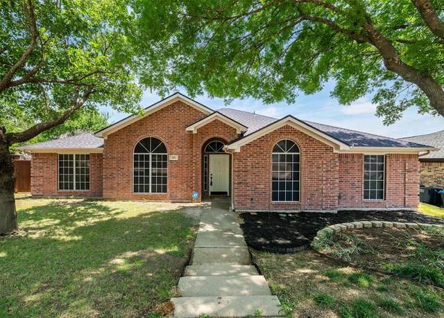Property at 401 Deauville Dr, Fort Worth, TX 76108, 4 beds, 2 baths