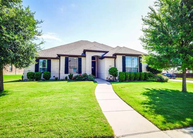Property at 3238 Brighton Dr, Midlothian, TX 76065, 4 beds, 2 baths