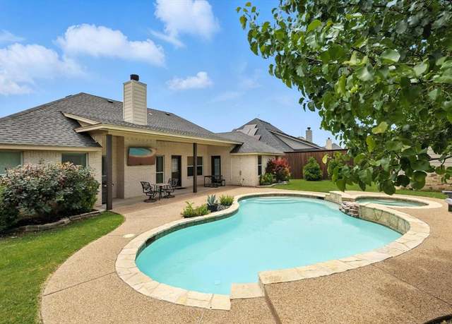 Property at 213 Wayne Dr, Aledo, TX 76008, 3 beds, 2 baths