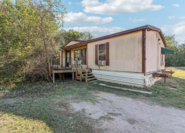 Property at 7015 Russell Curry Rd, Arlington, TX 76001, 3 beds, 2 baths