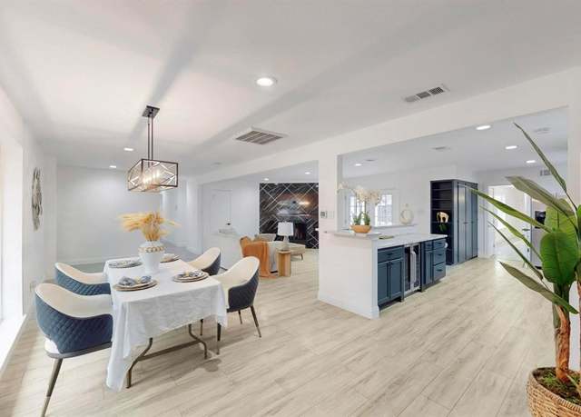 Property at 442 Summit Dr, Richardson, TX 75081, 4 beds, 3.5 baths