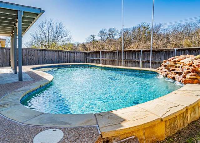 Property at 4822 Sapphire Ln, Granbury, TX 76049, 3 beds, 2 baths