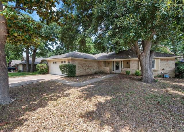 Property at 5807 Melstone Dr, Arlington, TX 76016, 3 beds, 2 baths