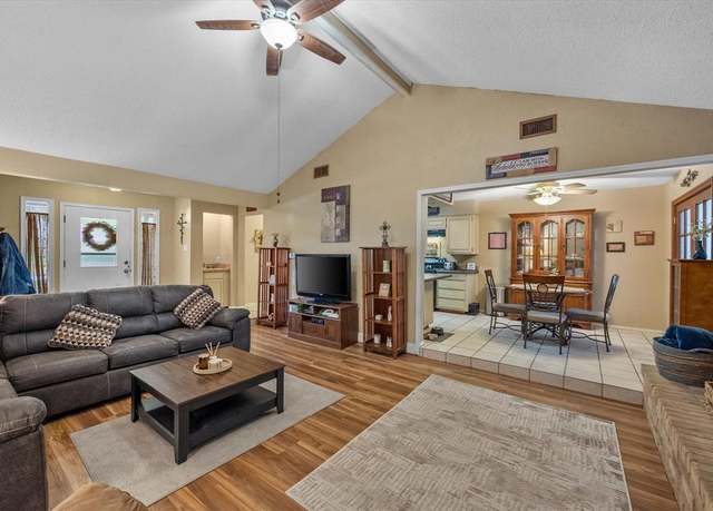 Property at 5807 Melstone Dr, Arlington, TX 76016, 3 beds, 2 baths