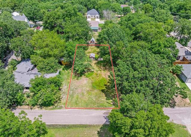 Property at 518 S 3rd St, Bonham, TX 75418