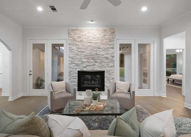 Property at 2800 Broadacres Ln, Dalworthington Gardens, TX 76016, 3 beds, 3 baths