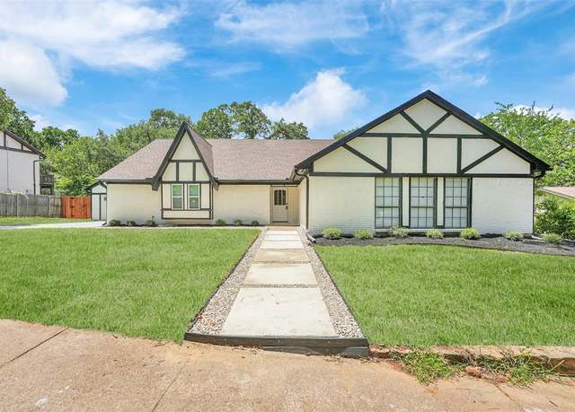 Property at 1820 Burr Oak St, Arlington, TX 76012, 5 beds, 3 baths