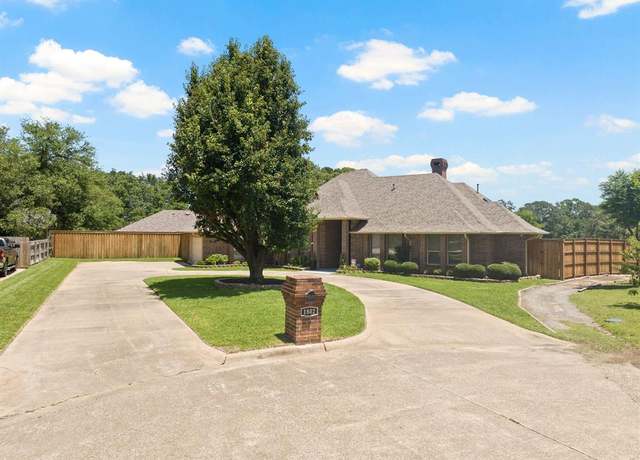 Property at 1802 Hogan Ln, Mount Pleasant, TX 75455, 4 beds, 3 baths