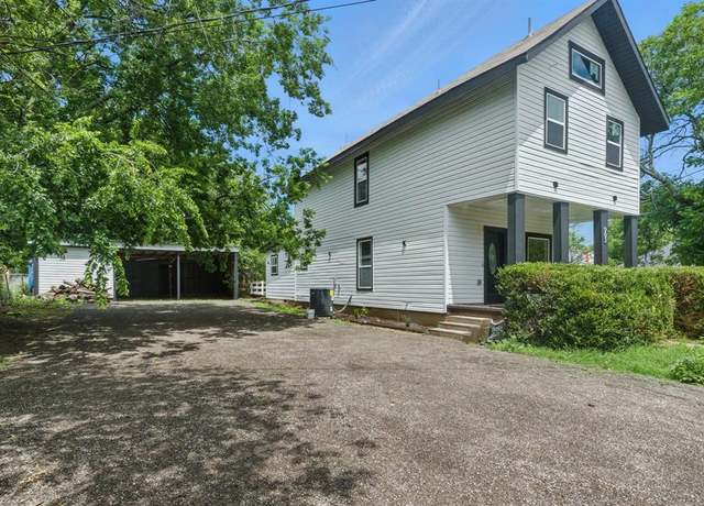 Property at 903 N Miller St, Decatur, TX 76234, 4 beds, 3 baths